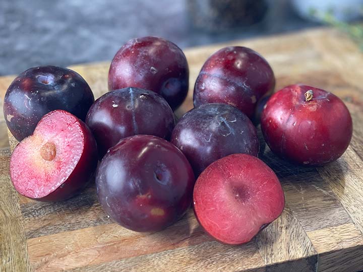 There are 6 best things about plums